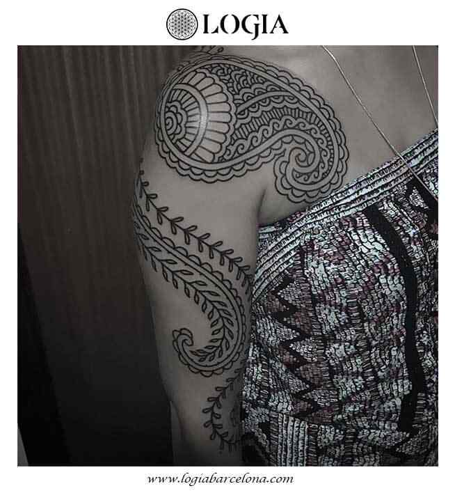 tatuaje-brazo-mandala-ornamental-logia-tattoo-willian-spindola-2   